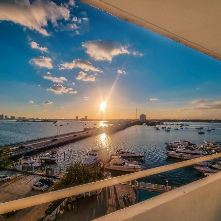 Bayfront Apartment Breathtaking Views- One Bedroom W Balcony- Living Room -Free Parking Miami Beach Bagian luar foto