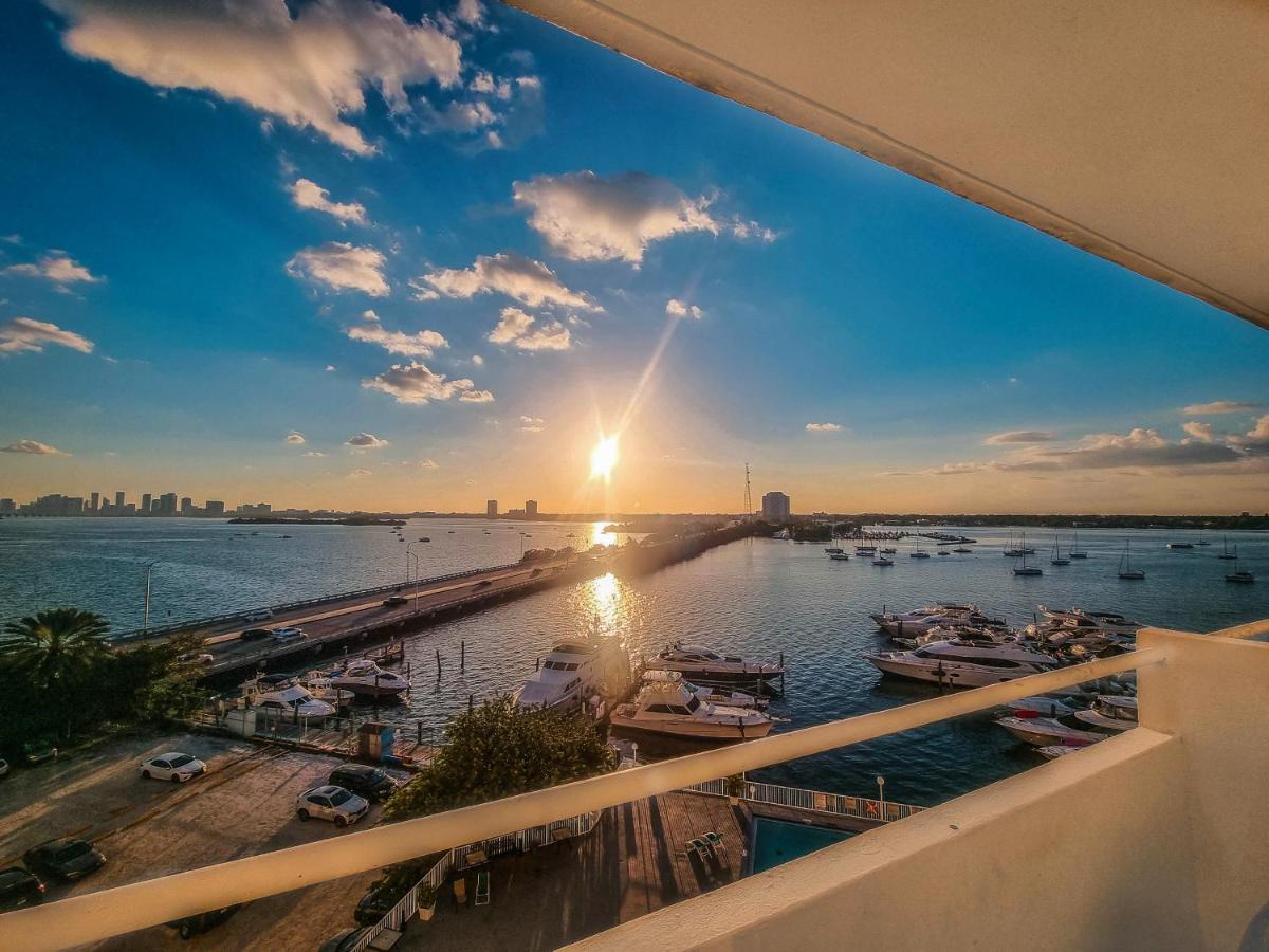 Bayfront Apartment Breathtaking Views- One Bedroom W Balcony- Living Room -Free Parking Miami Beach Bagian luar foto