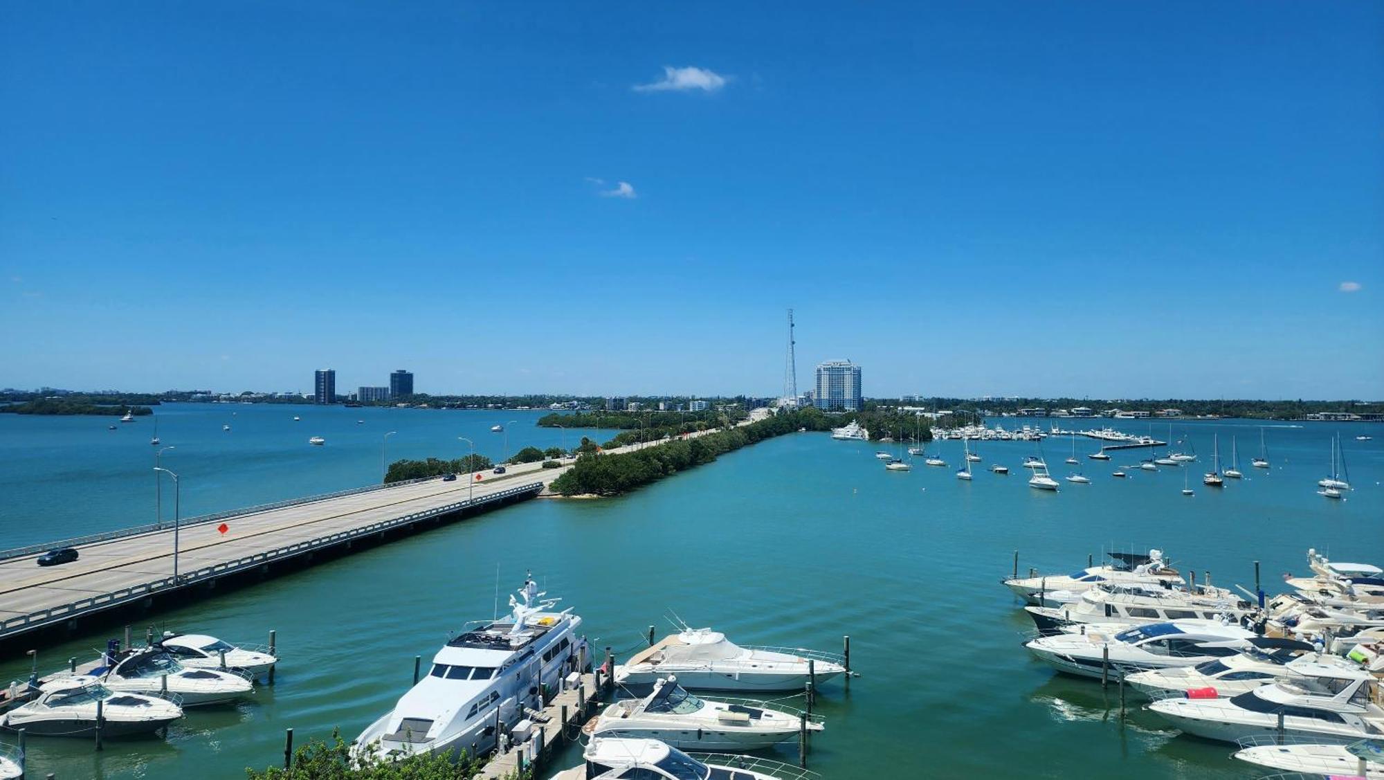 Bayfront Apartment Breathtaking Views- One Bedroom W Balcony- Living Room -Free Parking Miami Beach Bagian luar foto