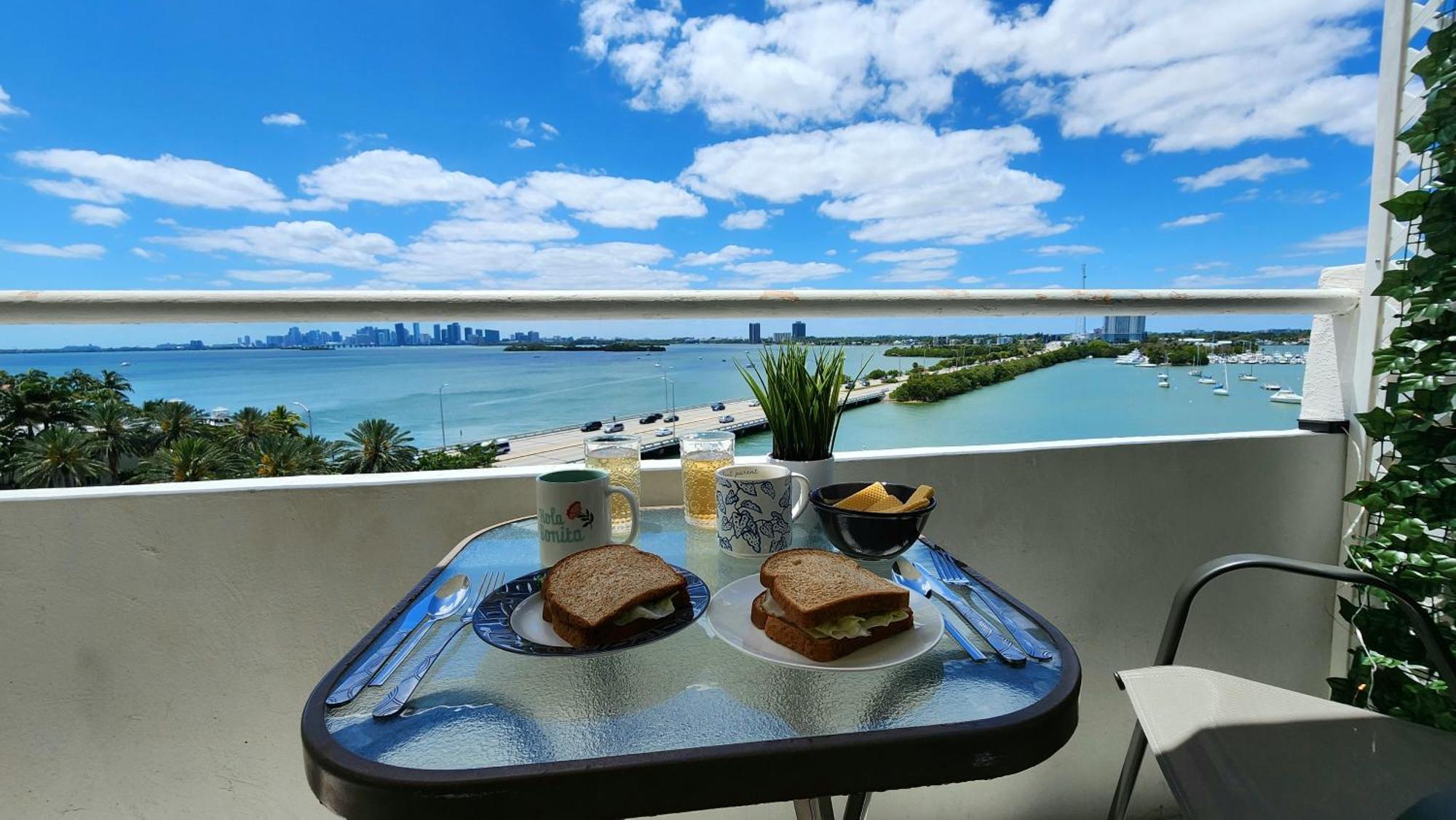 Bayfront Apartment Breathtaking Views- One Bedroom W Balcony- Living Room -Free Parking Miami Beach Bagian luar foto