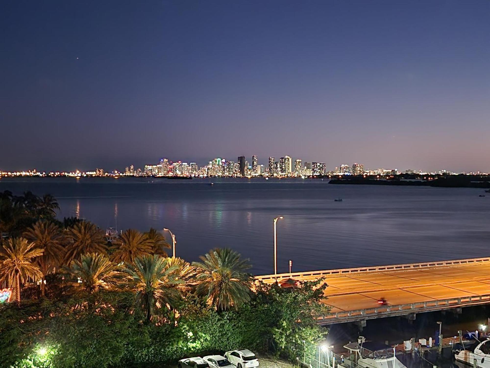Bayfront Apartment Breathtaking Views- One Bedroom W Balcony- Living Room -Free Parking Miami Beach Bagian luar foto