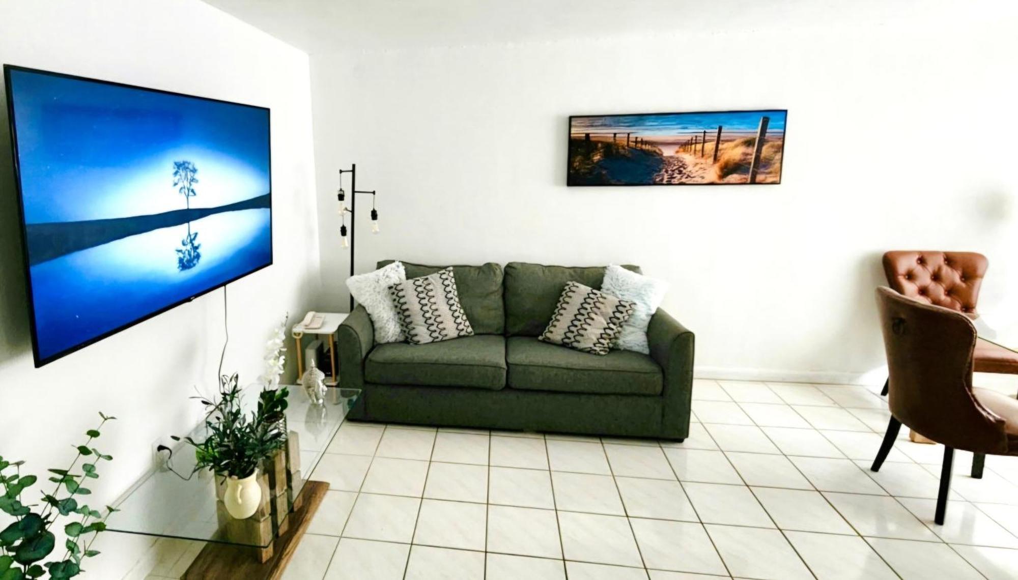 Bayfront Apartment Breathtaking Views- One Bedroom W Balcony- Living Room -Free Parking Miami Beach Ruang foto