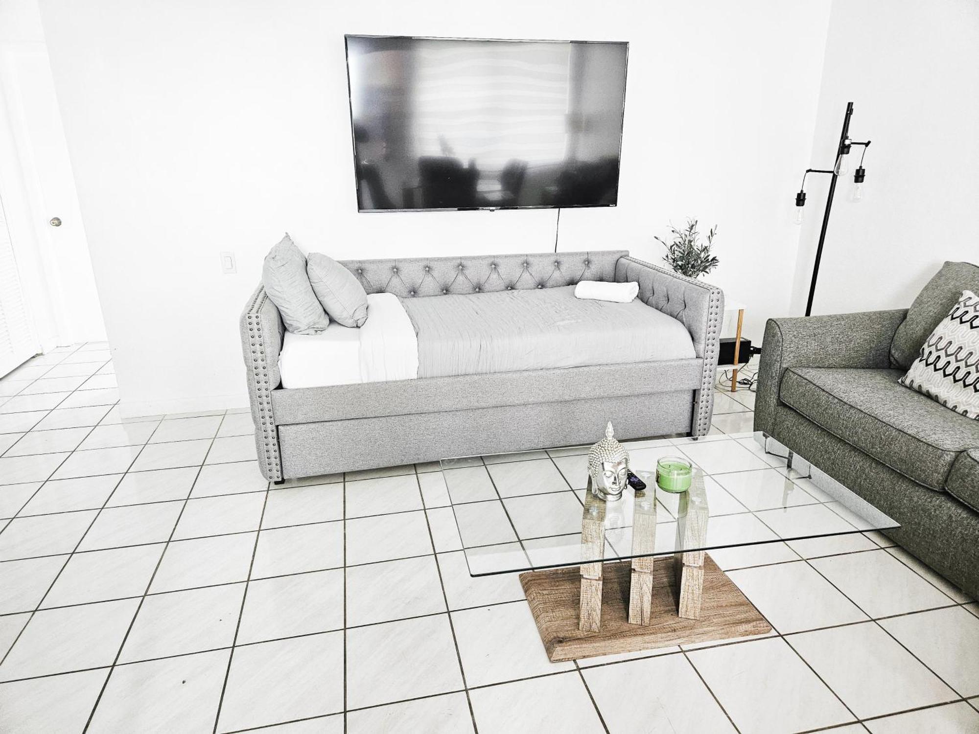 Bayfront Apartment Breathtaking Views- One Bedroom W Balcony- Living Room -Free Parking Miami Beach Bagian luar foto