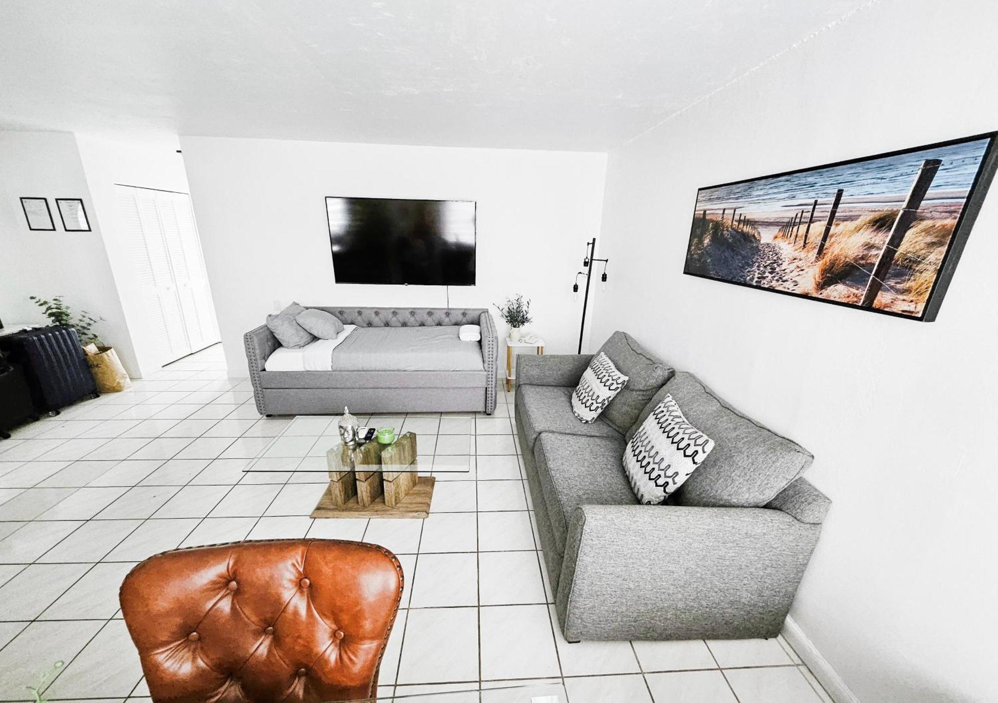 Bayfront Apartment Breathtaking Views- One Bedroom W Balcony- Living Room -Free Parking Miami Beach Bagian luar foto