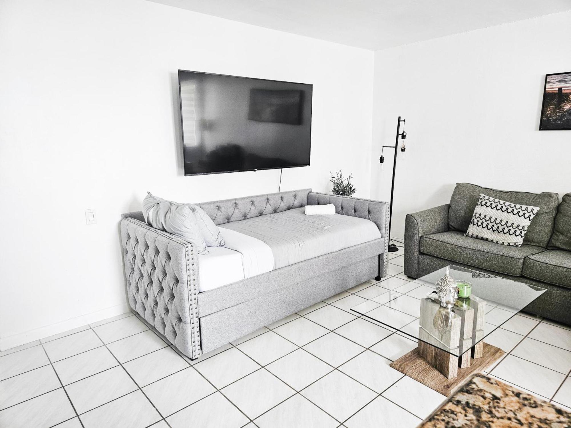 Bayfront Apartment Breathtaking Views- One Bedroom W Balcony- Living Room -Free Parking Miami Beach Bagian luar foto