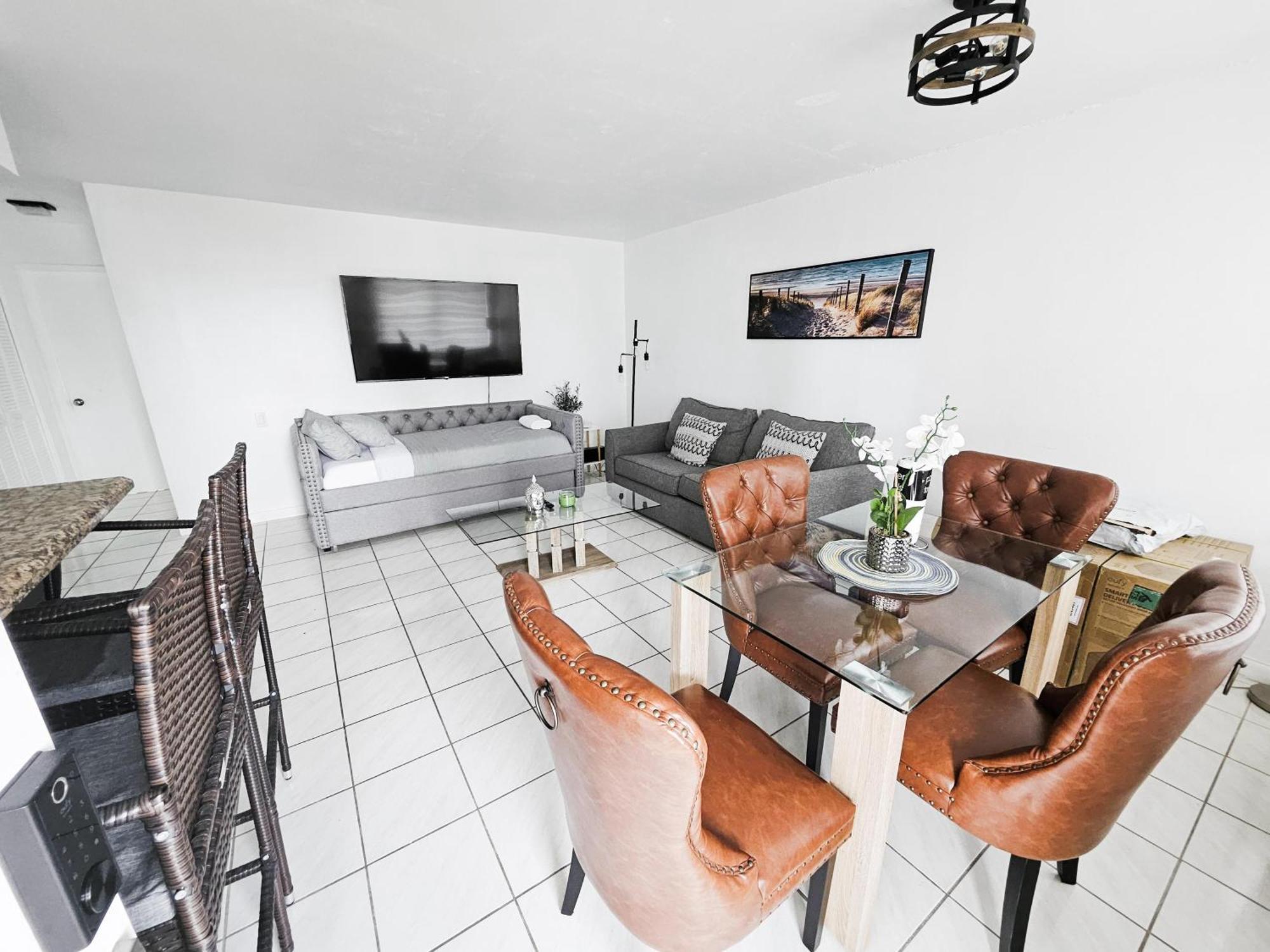 Bayfront Apartment Breathtaking Views- One Bedroom W Balcony- Living Room -Free Parking Miami Beach Bagian luar foto