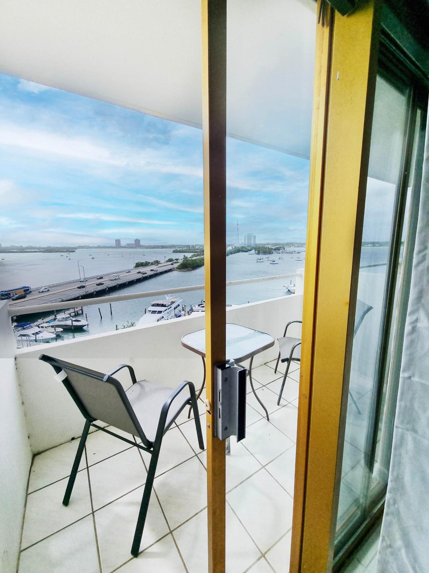 Bayfront Apartment Breathtaking Views- One Bedroom W Balcony- Living Room -Free Parking Miami Beach Bagian luar foto
